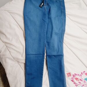 Fashion Nova Blue Skinny Jeans with Sleek Fit